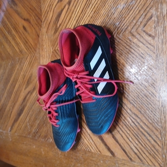 ADDIDAS Predator Soccer Cleats - Picture 1 of 9